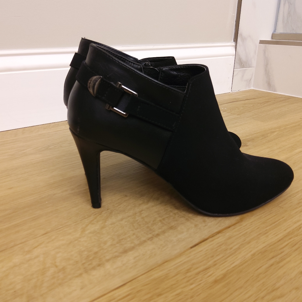 Brand New Ellen Tracy Black Heeled Ankle Boots